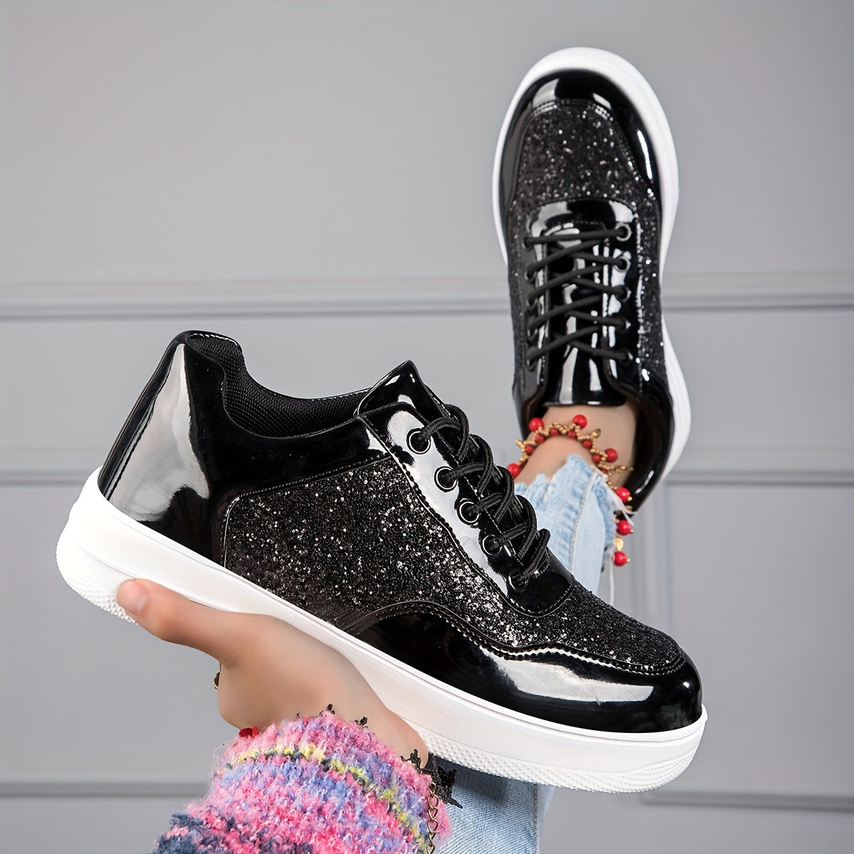 Sequins Decor Low Sneakers Round Toe Skate Shoes