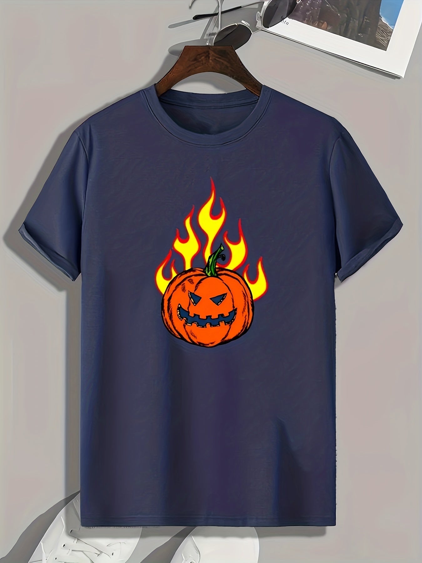 Burning Pumpkin Halloween Men's Graphic T-Shirt