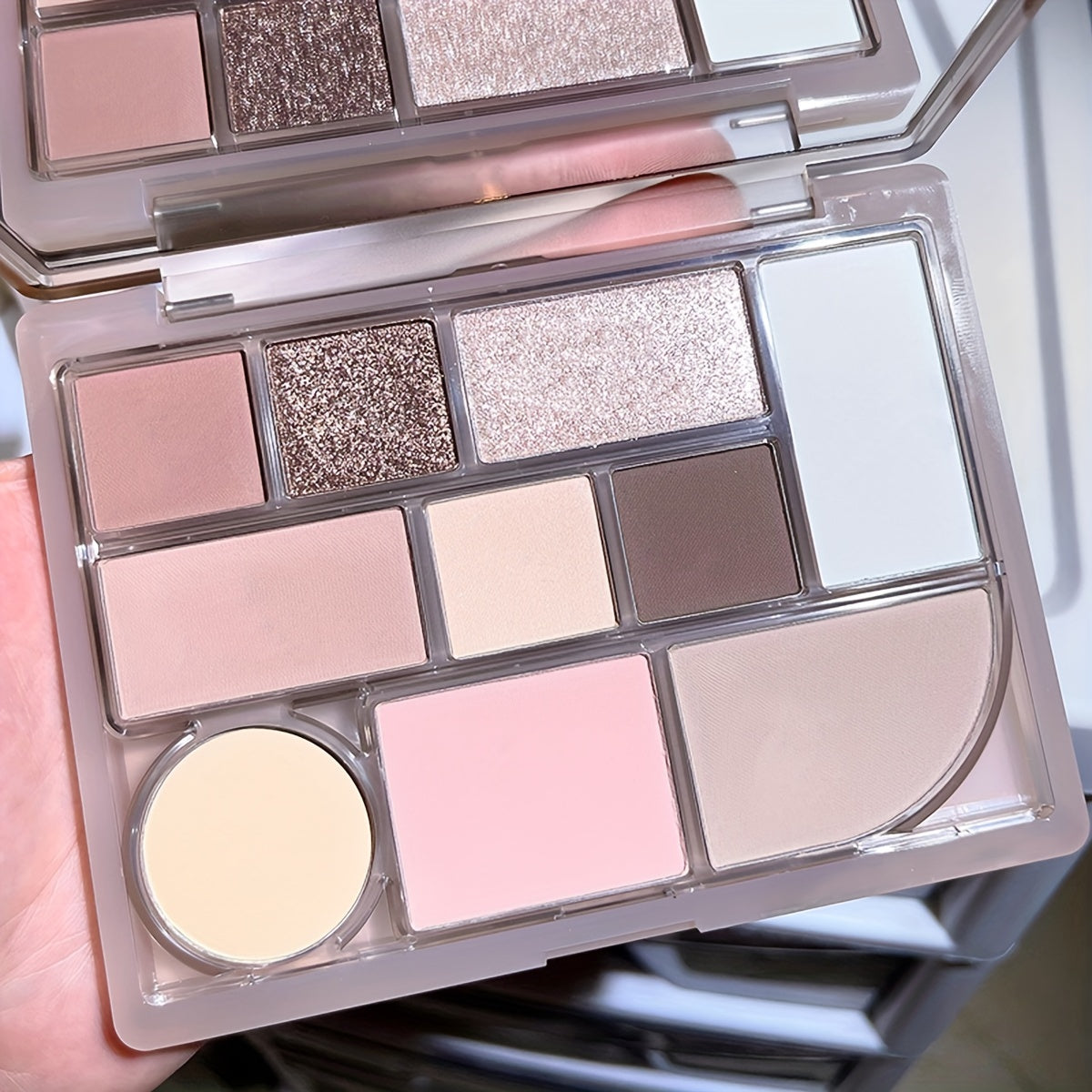 Matte Shimmer Finish Eyeshadow Palette in Cement Grey Brown Nude Earth