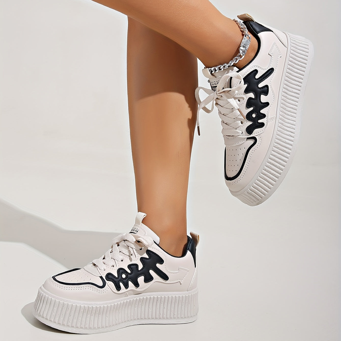 Women's Platform Skate Shoes Round Toe Lace Up Low Top Sneakers