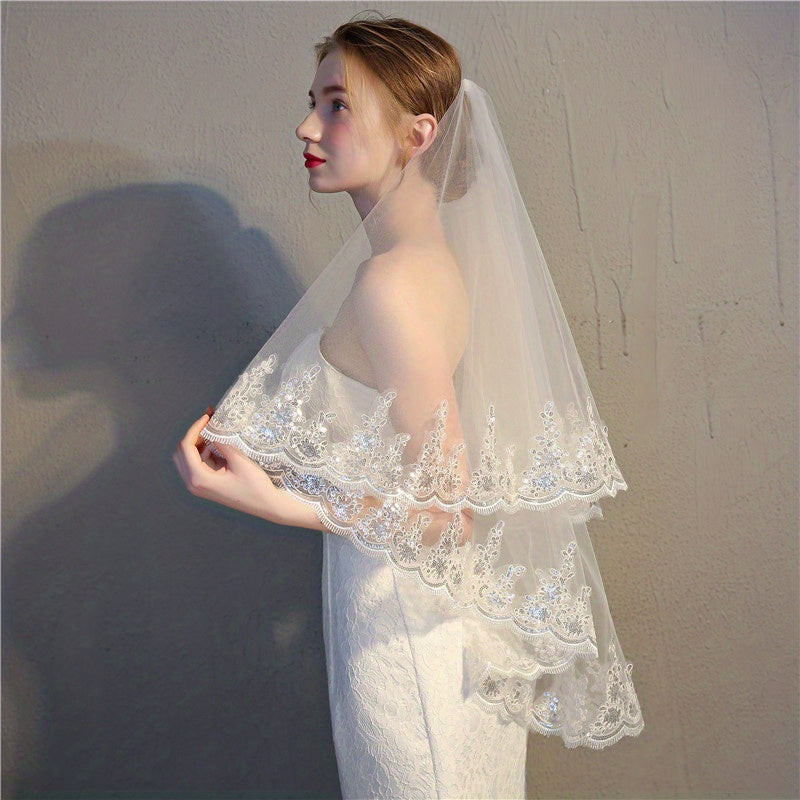 Short Lace Edge Bridal Wedding Veil with Comb