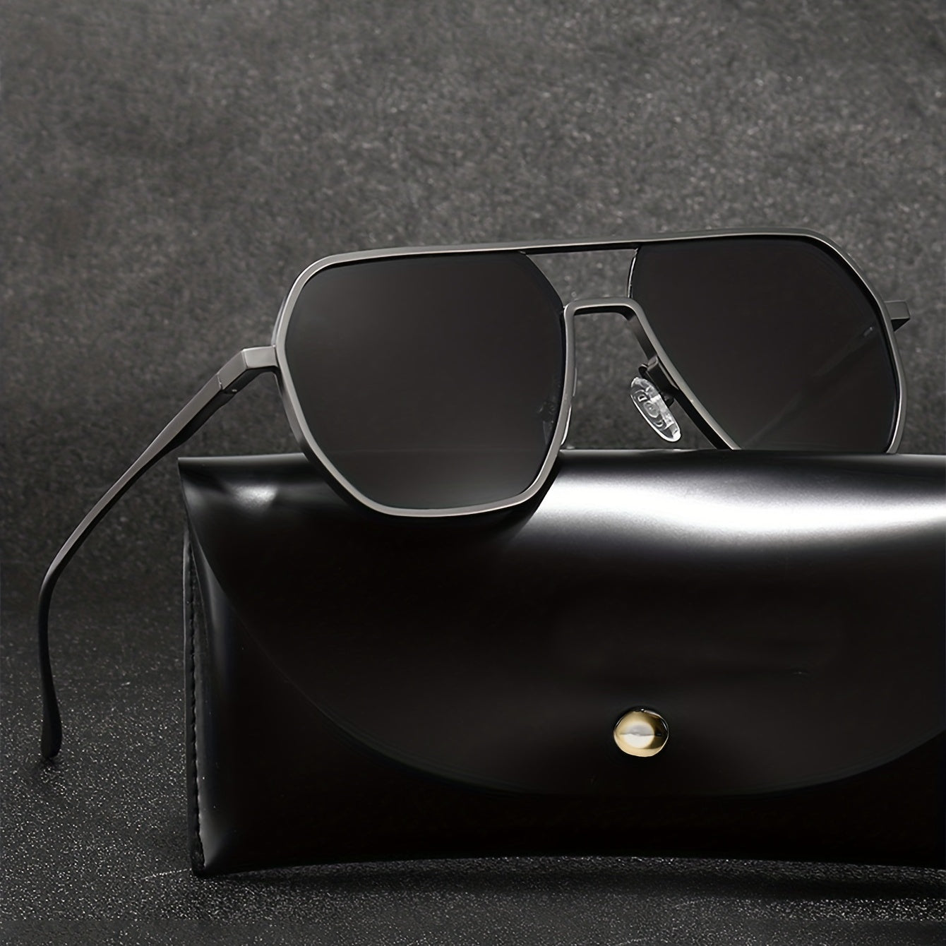 Men's UV Resistant Casual Sunglasses with Glasses Box