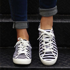 Women's Striped Print Flat Skate Shoes Lightweight Lace up Canvas Shoes