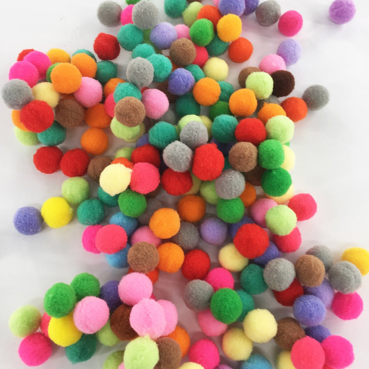 200pcs Multicolor High Elastic Pom Pom Balls for DIY Craft Making
