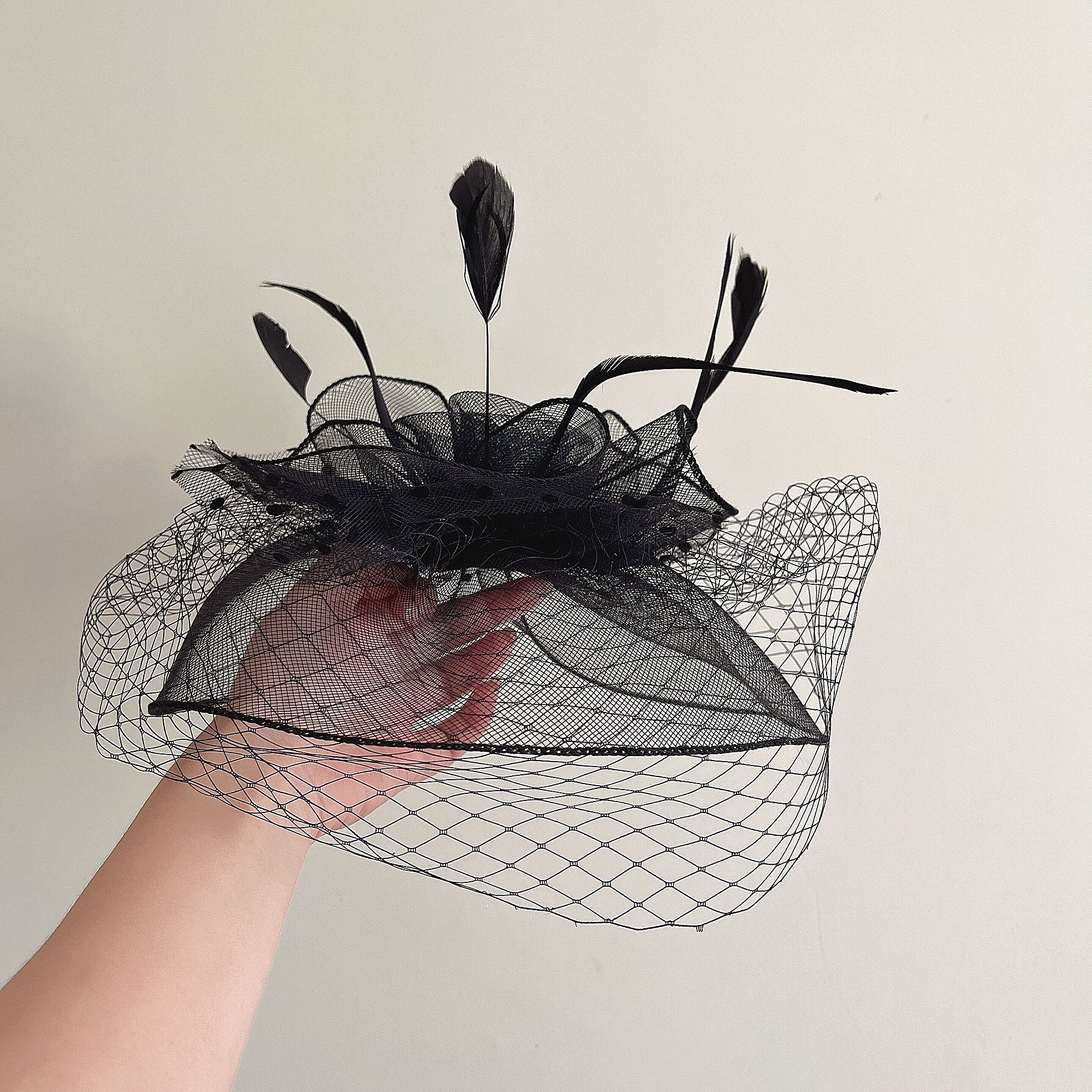 Charming Bridal Wedding Party Hat with Veil and Feather Hairpin