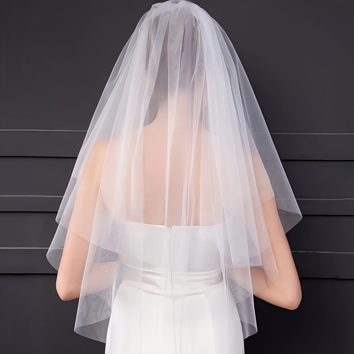 Women's Wedding Veil Bridal Veil with Flowing Edge Bride Headpiece