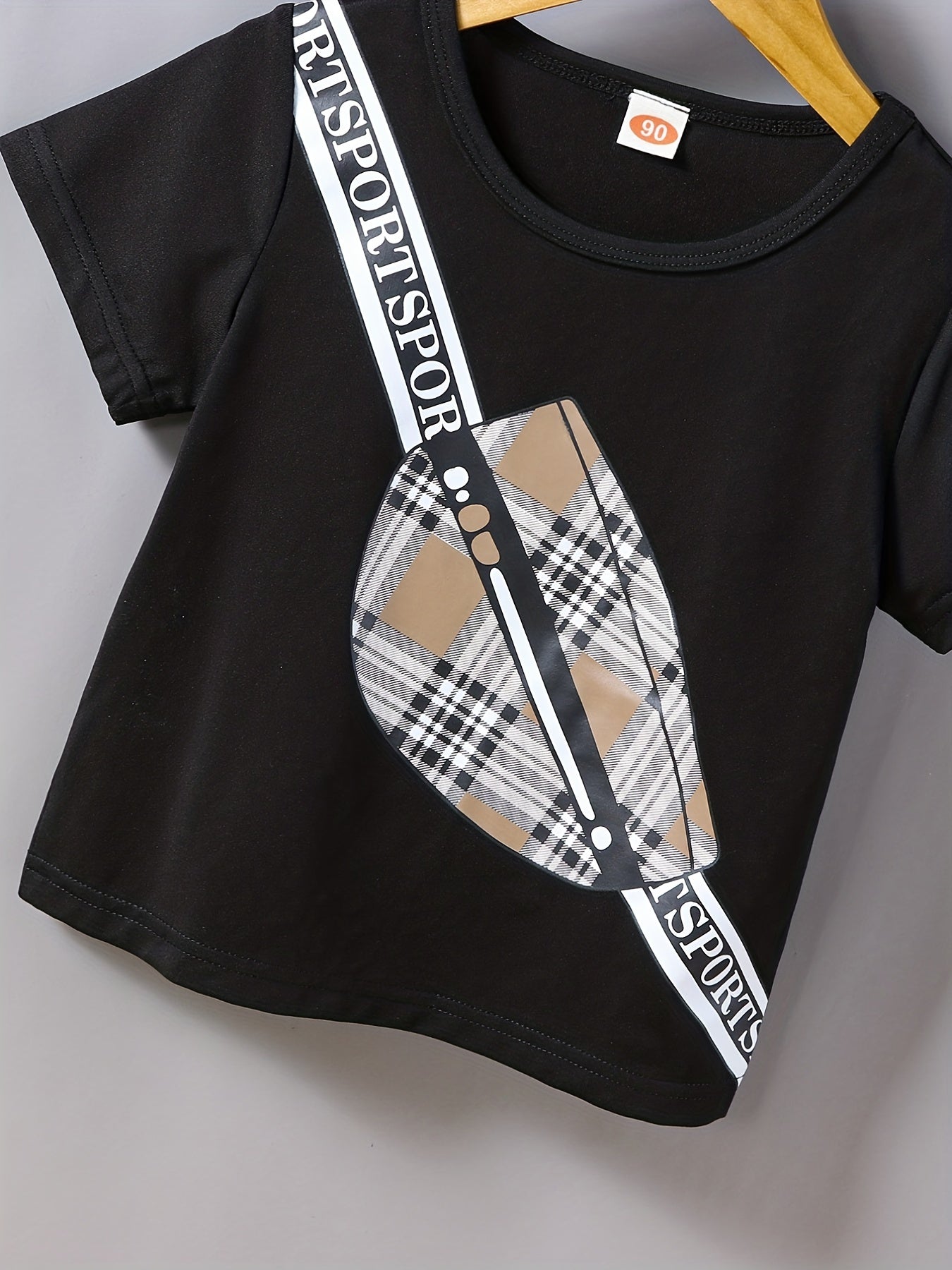 Boys Cartoon Chest Bag Graphic T shirt & Plaid Shorts Set