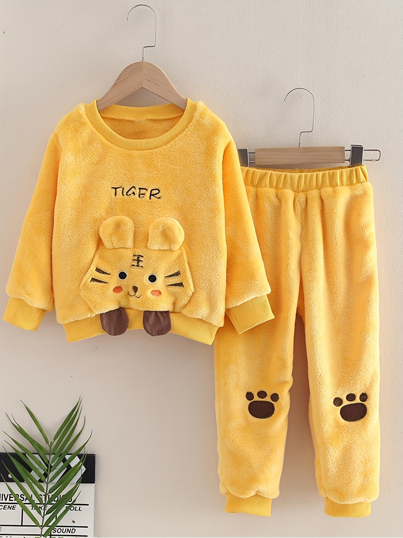 Boy's Tiger Embroidery Fleece Flannel 2pcs Set