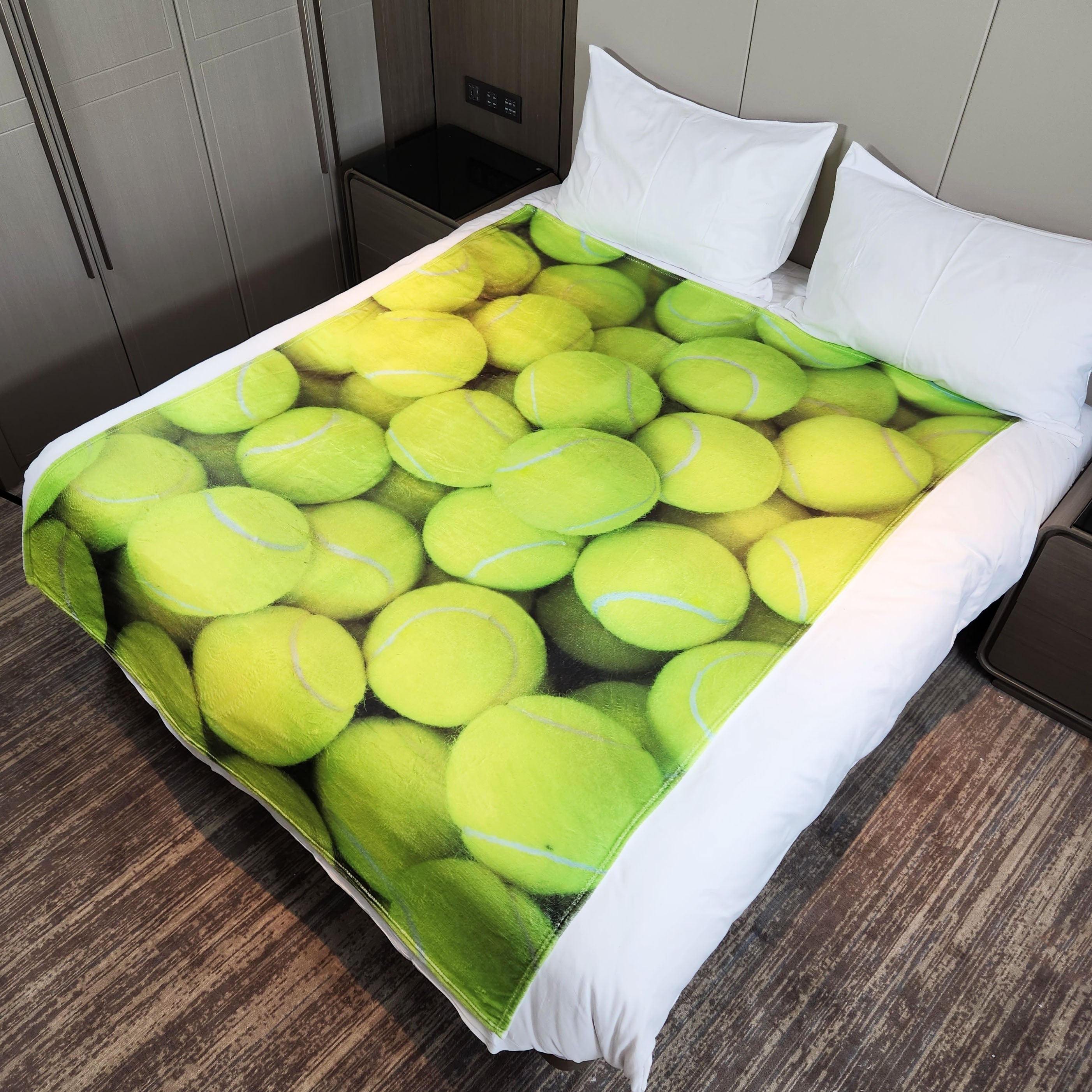 Flannel Blanket Tennis Pattern, Comfortable & Warm for Camping and Home Use