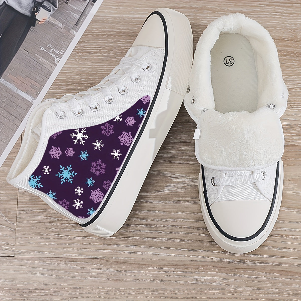 Christmas Snowflake Print Plush Lined Canvas Sneakers