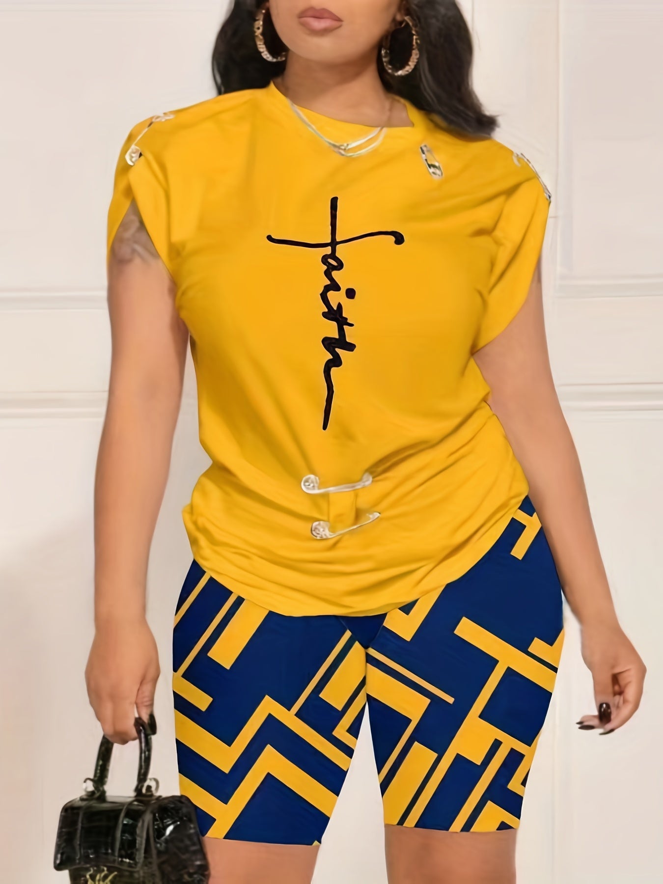 Women's Plus Cross Print Top & Geometric Print Shorts Outfit