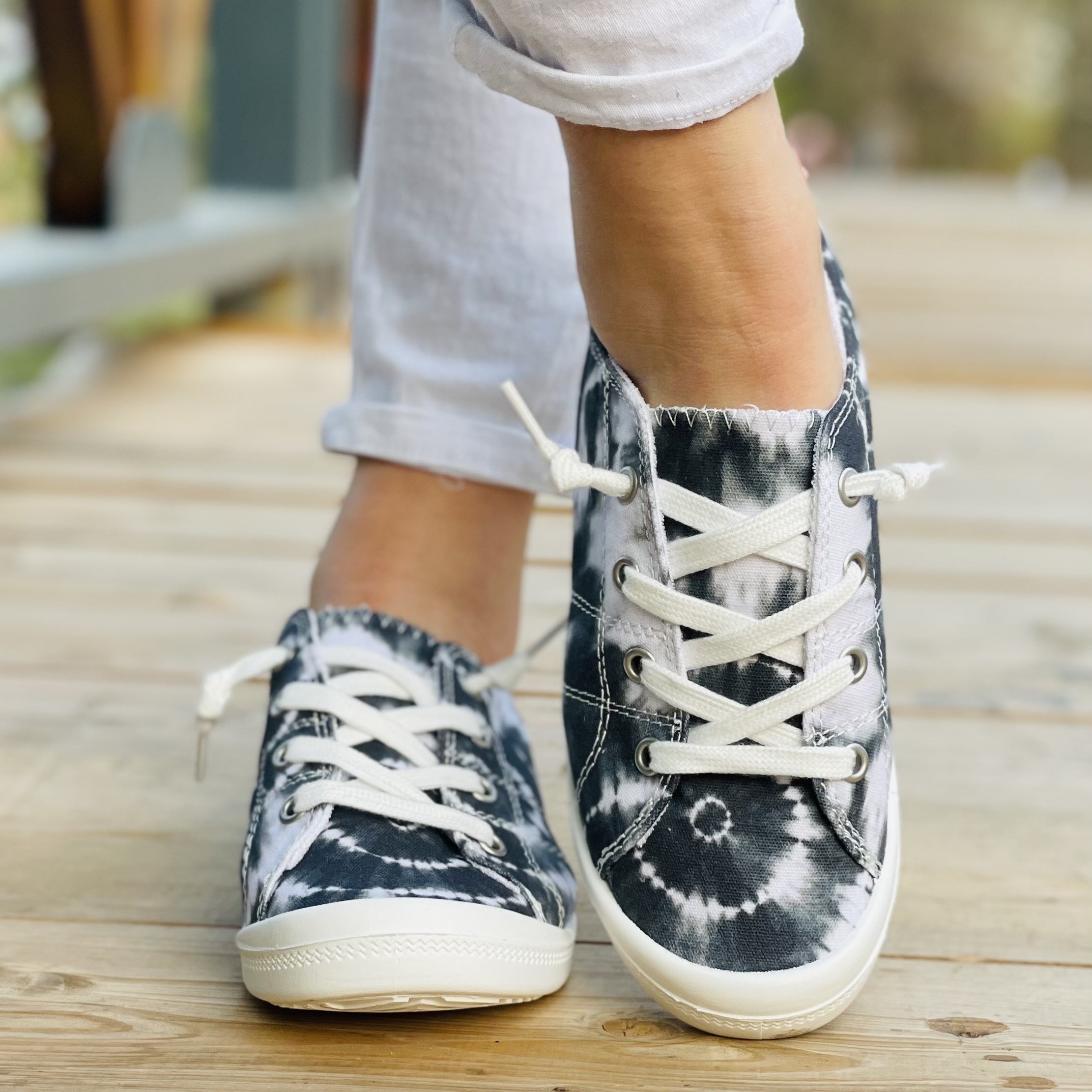 Women's Tie Dye Canvas Shoes Lace Up Low Top Lightweight Sneakers
