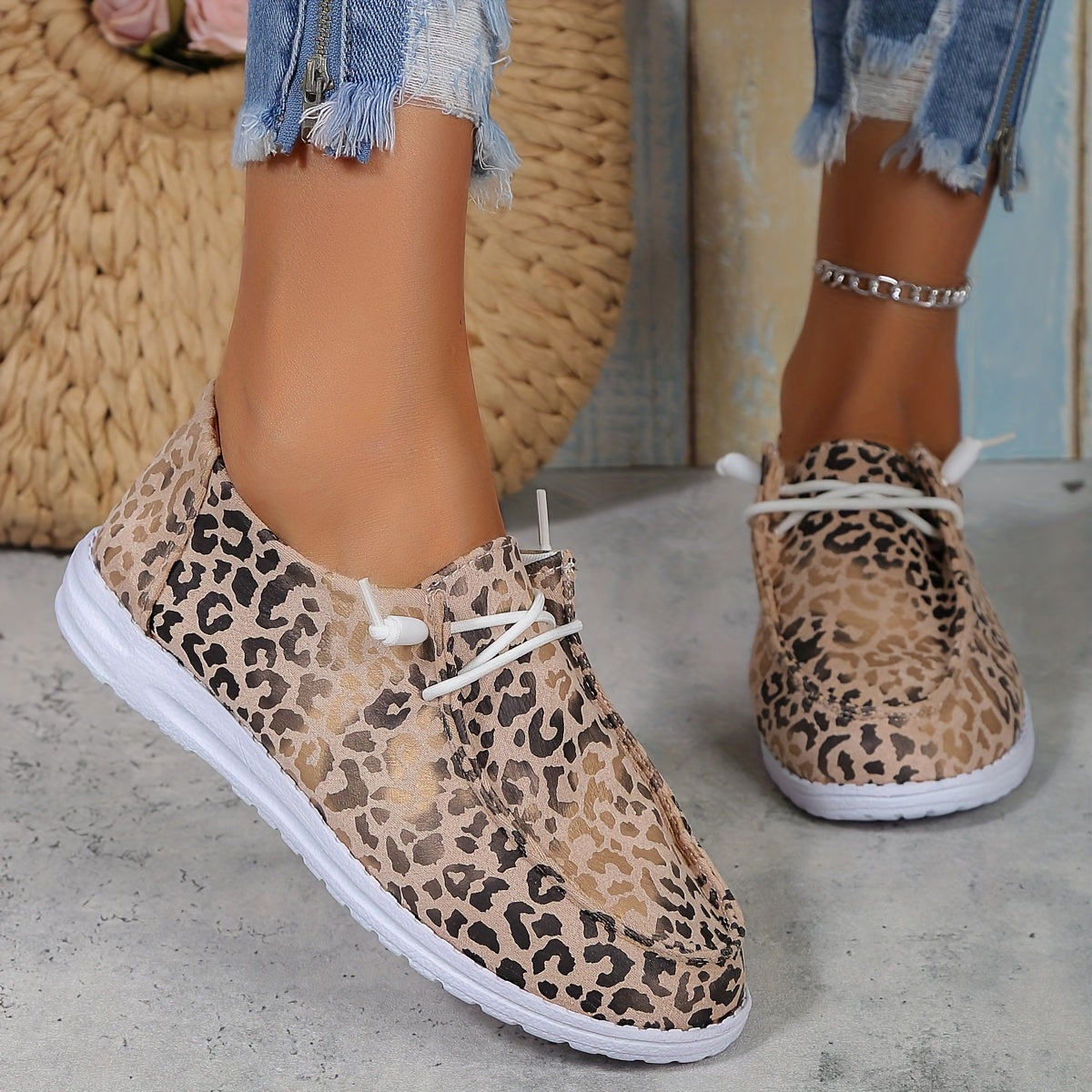 Leopard Print Low Top Walking Sneakers Lightweight Casual Shoes