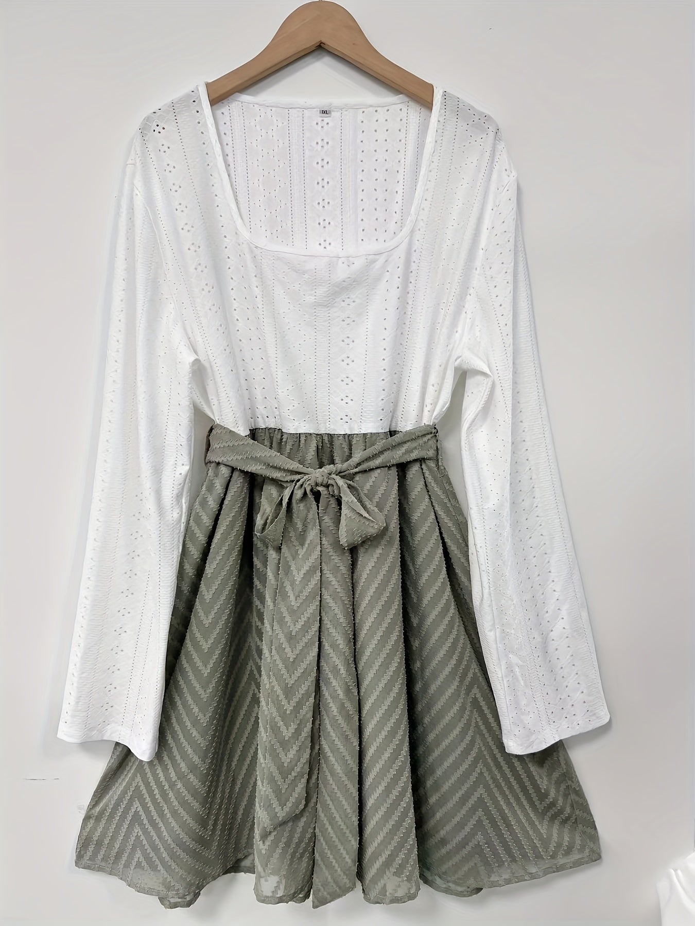 Colorblock Chevron Print Dress With Embroidery