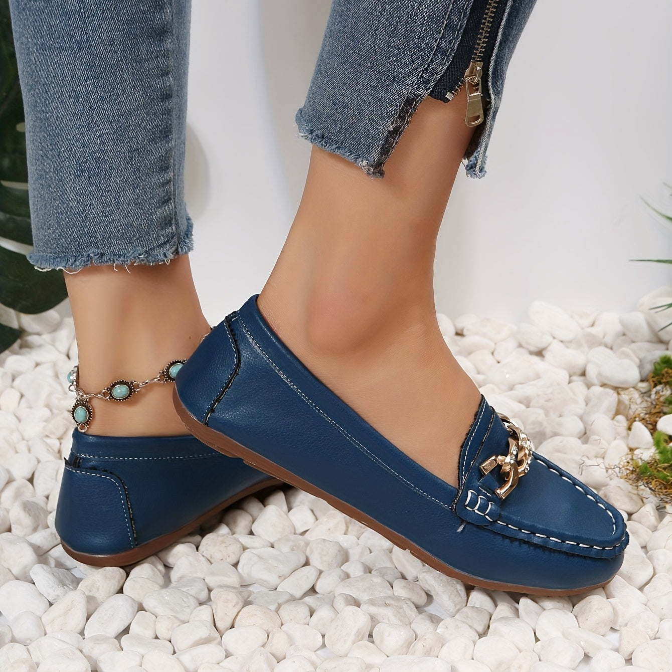 Women's Chain Decor Flat Shoes Casual Slip On Faux Leather Loafers