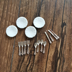 1:12 Dollhouse Plates & 16 Metal Cutlery - Porcelain Plate Set Decoration