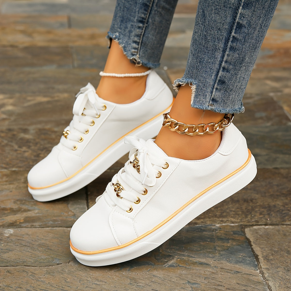 Chain Decor Round Toe Low Versatile Sneakers
