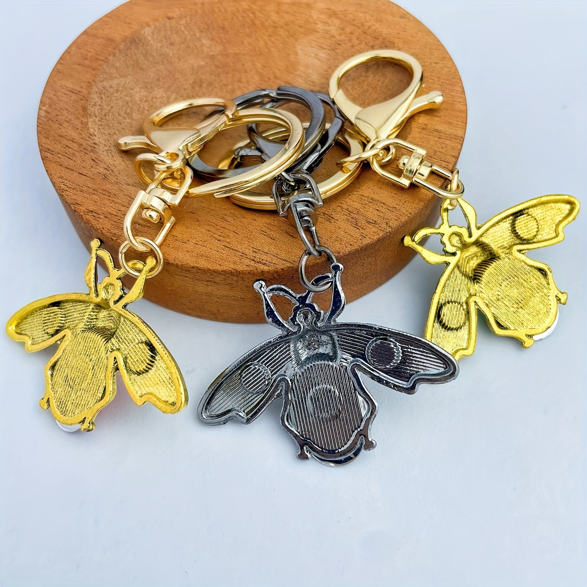 Vintage Metal Insect Pendant Keychain Bee Keychain for Backpacks