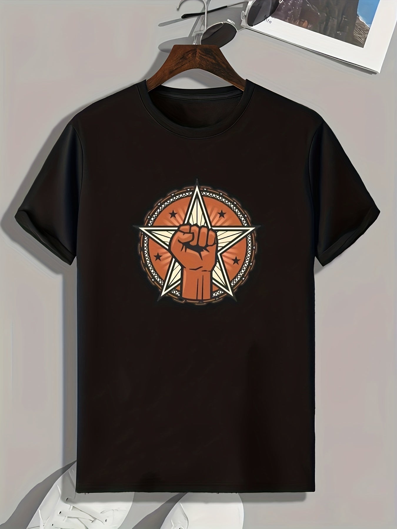 Fist & Star Print Comfy Sports T-shirt for Men