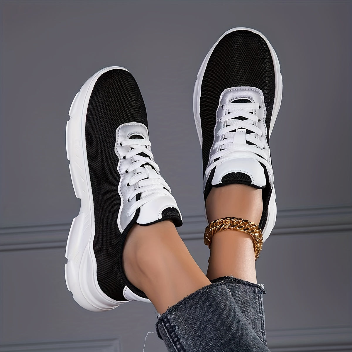Women's Mesh Running Shoes Breathable Lightweight Low Top Sneakers