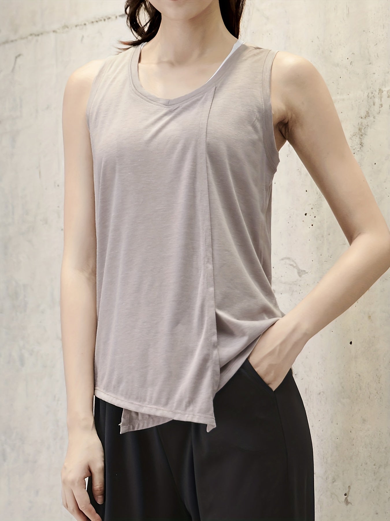 Women's Breathable Sleeveless Sports Top for Comfortable Workouts