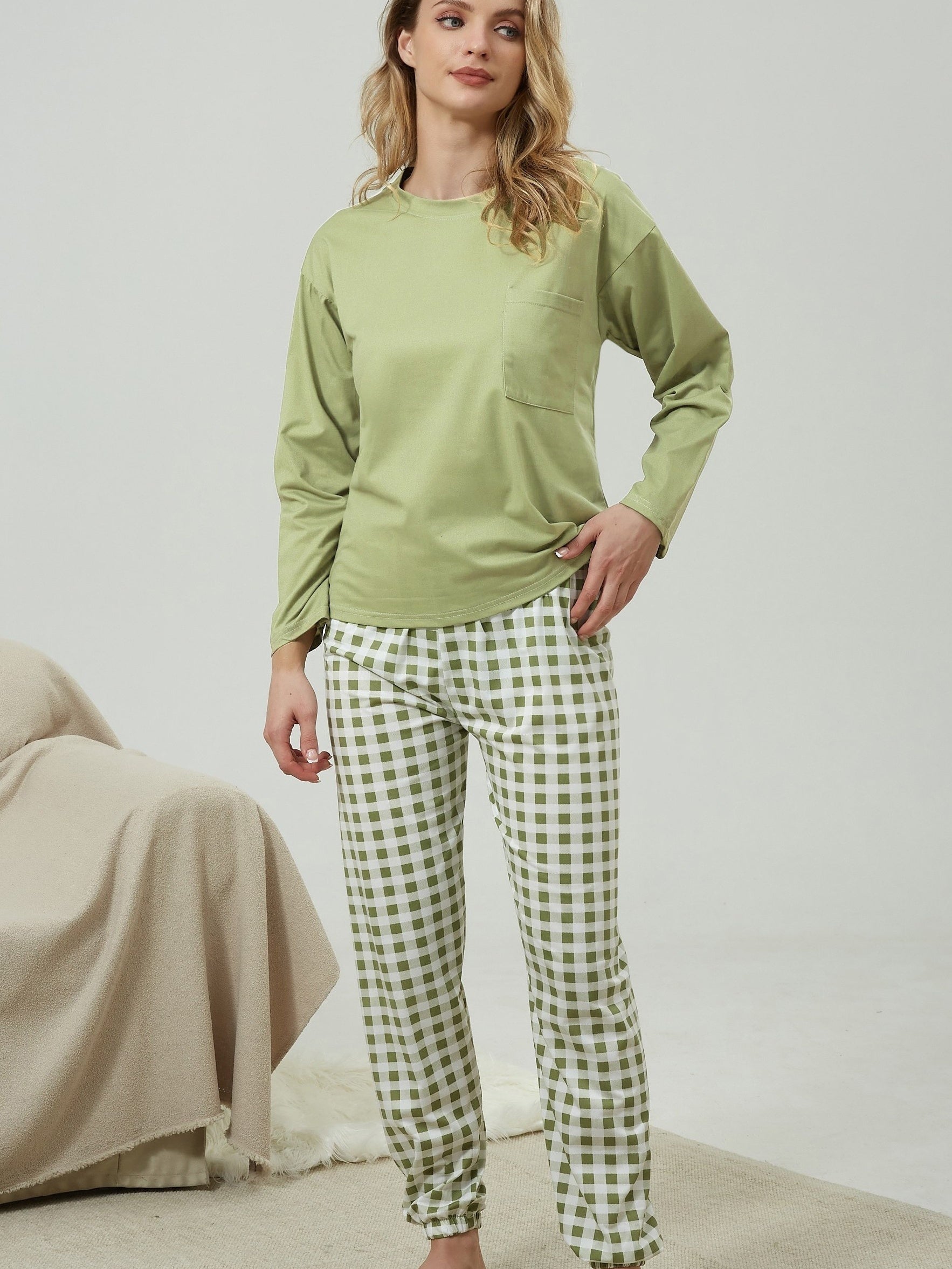 Plaid Print Long Pajamas Set Crew Neck Top & Comfortable Pant