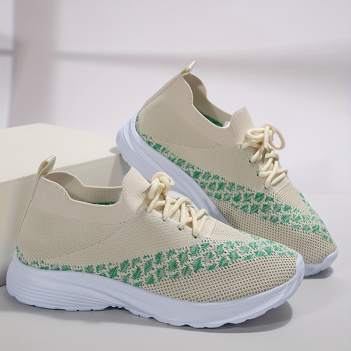 Women's Mesh Breathable Running Shoes Lightweight Lace Up Sneakers