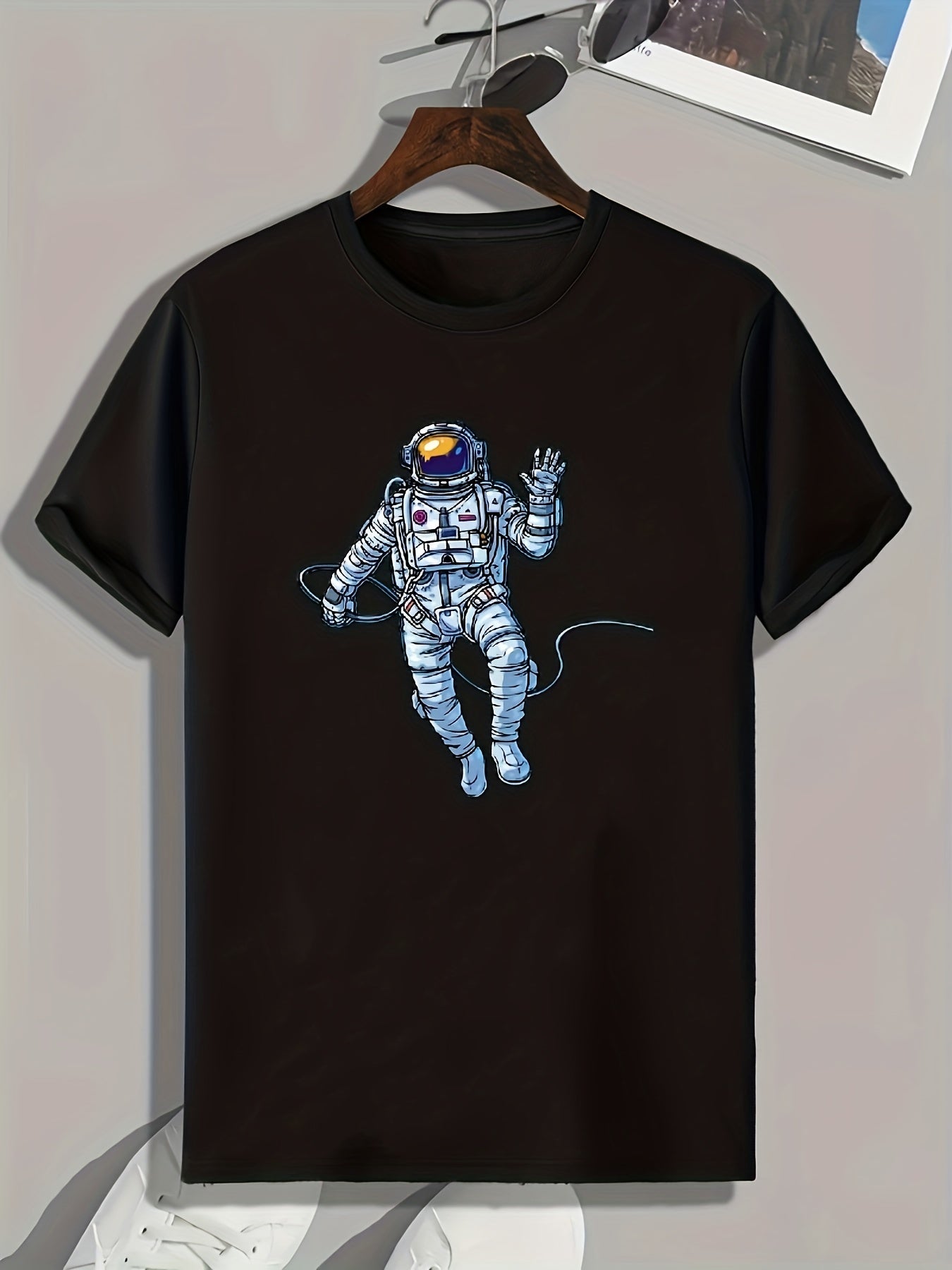 Astronaut Print Men's Graphic T shirt - Casual Comfy Tee