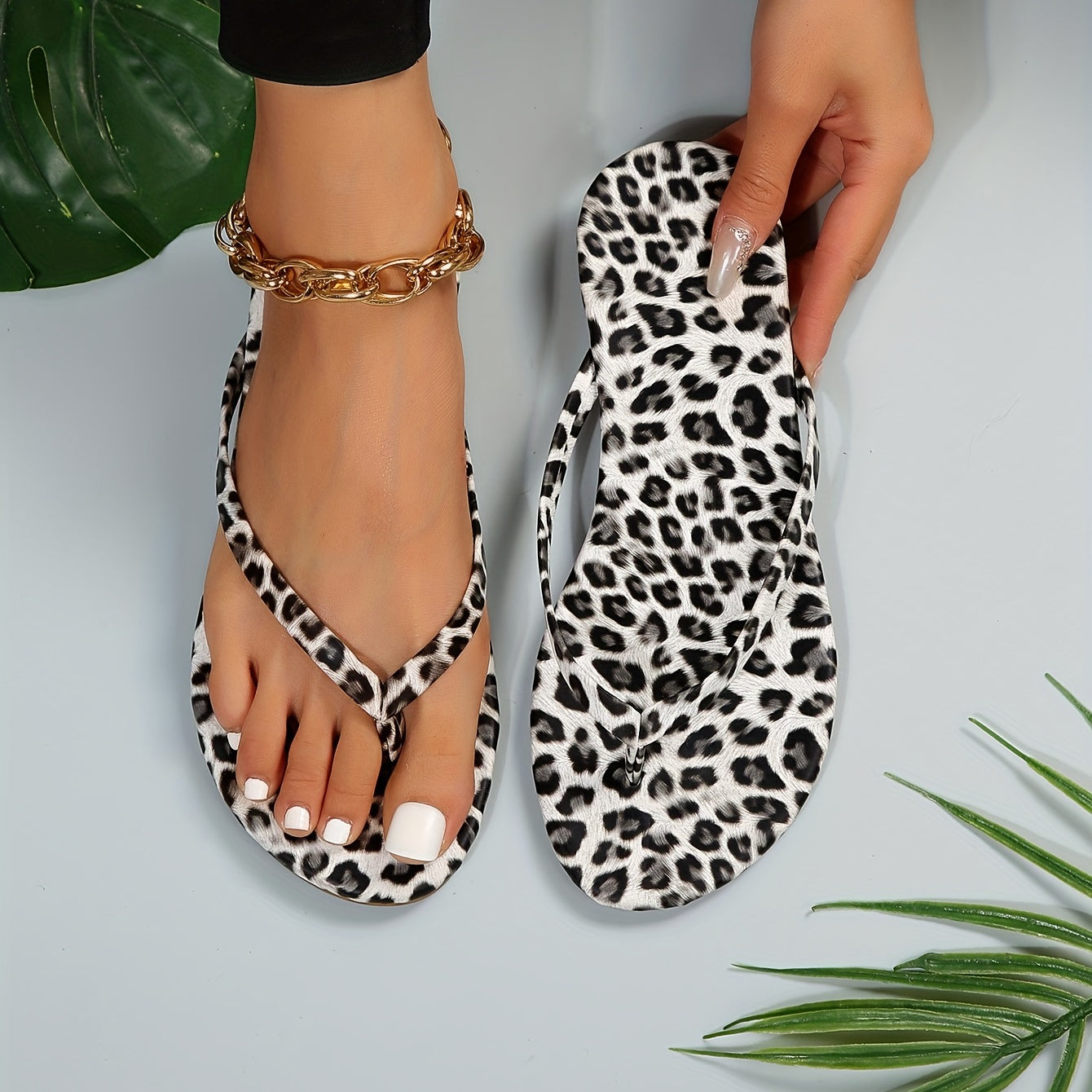 Leopard Pattern Flip Flops Faux Leather Slip On Flat Shoes