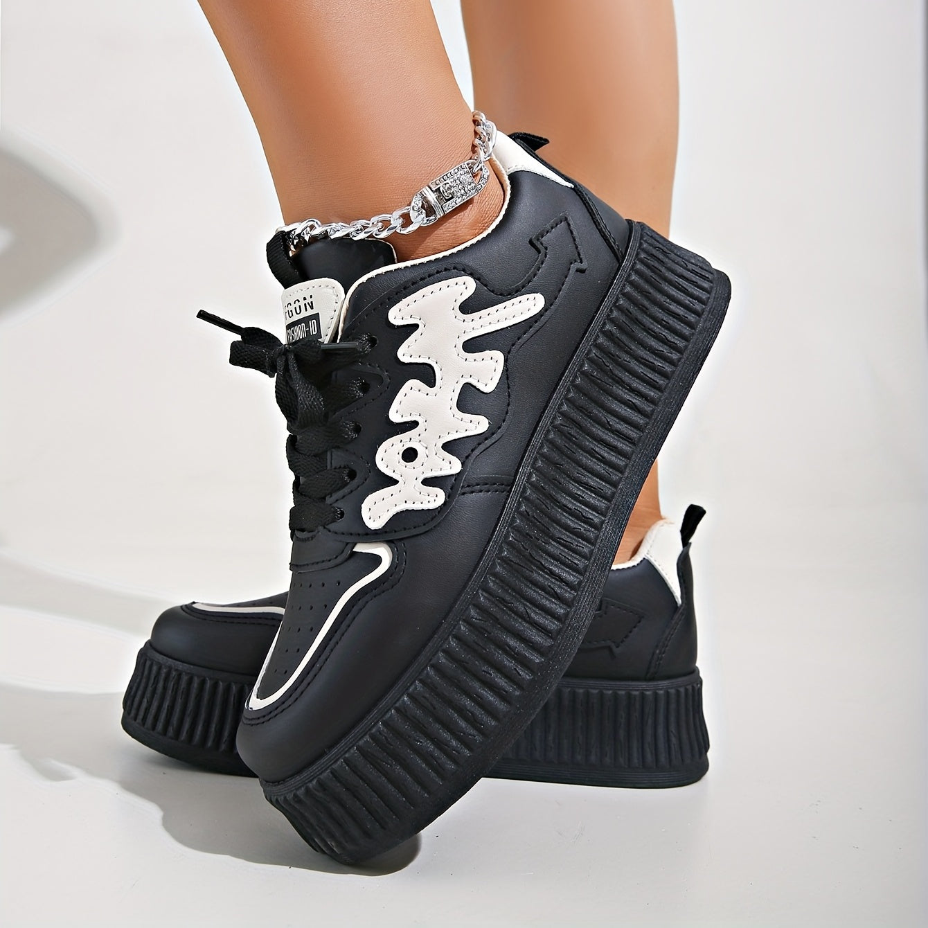 Women's Platform Skate Shoes Round Toe Lace Up Low Top Sneakers