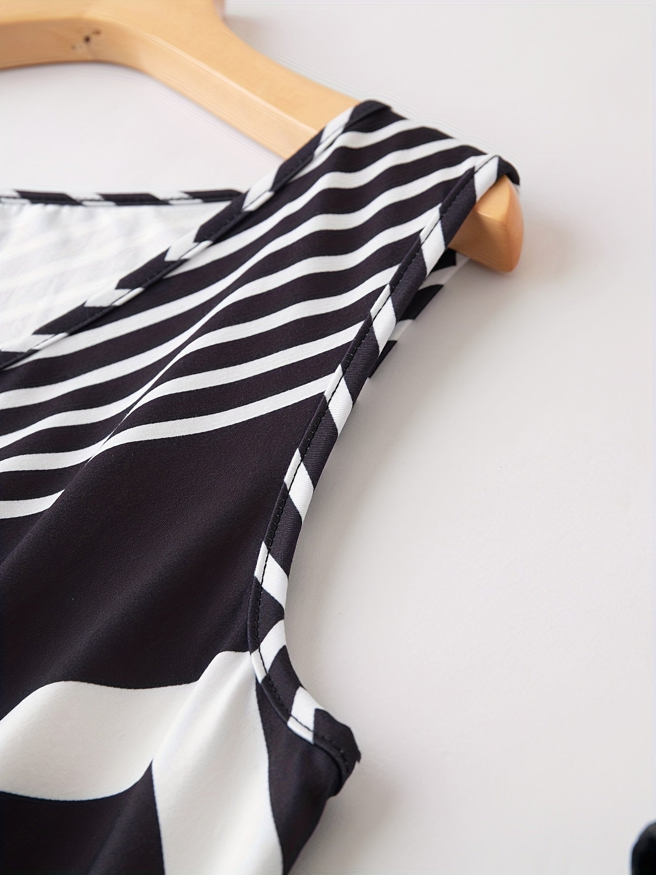 Colorblock Stripe Print V Neck Plus Size Tank Top