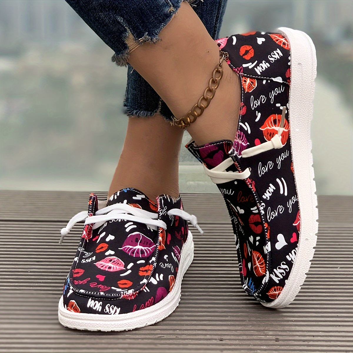 Women's Skateboard Shoes Heart & Lips Pattern Canvas Flat Lace-up Shoes