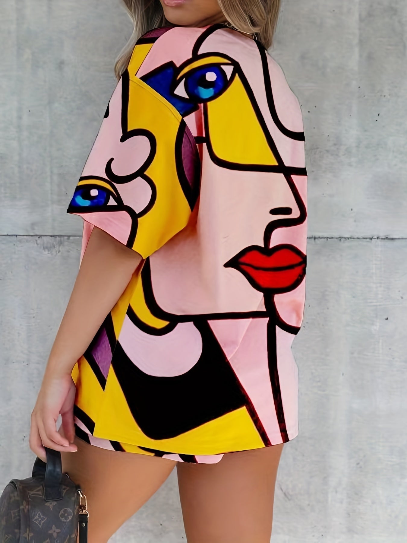 Abstract Figure Print Tee & Drawstring Shorts Set