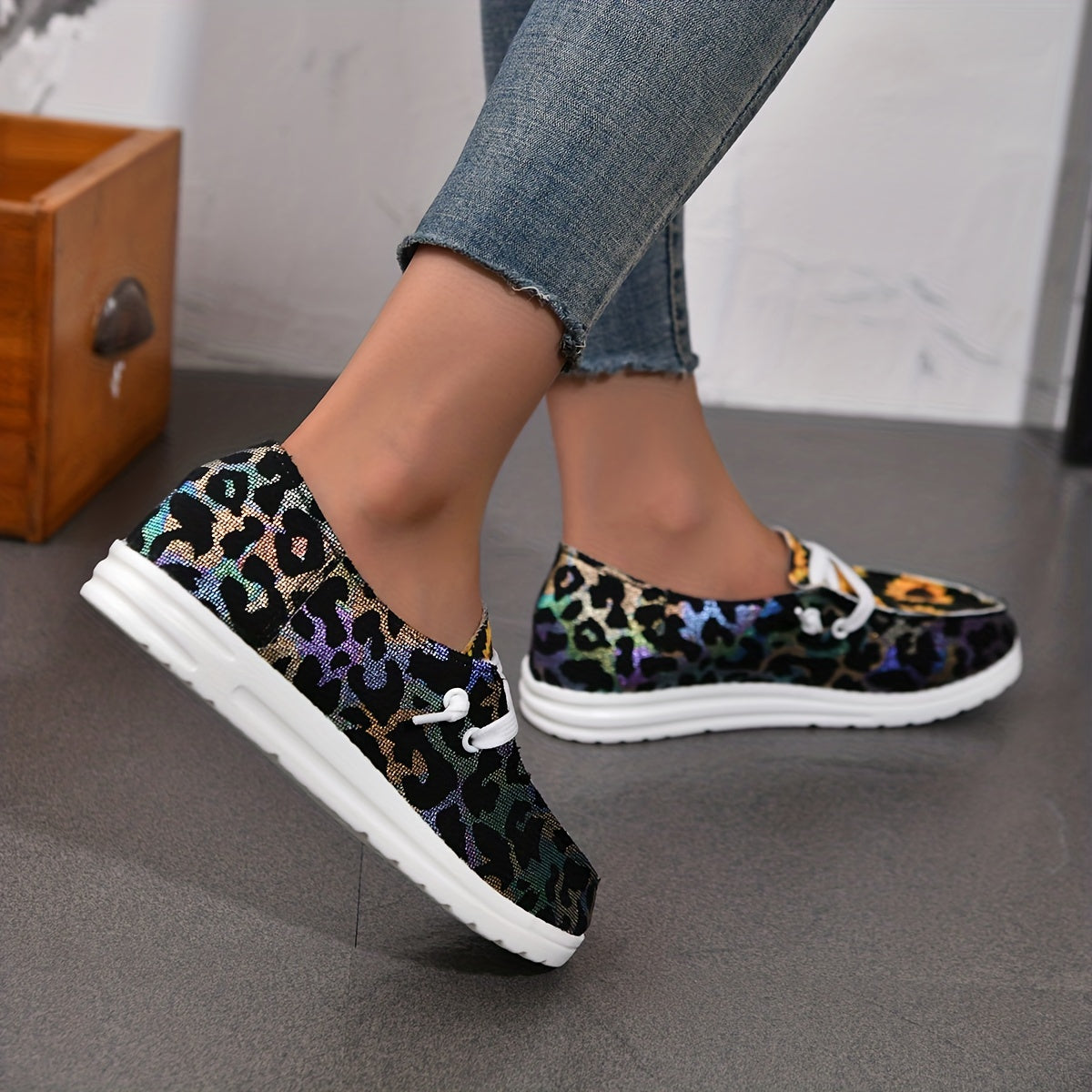 Chrysanthemum & Leopard Print Canvas Shoes Low Top Lace Up Round Toe Casual Shoe