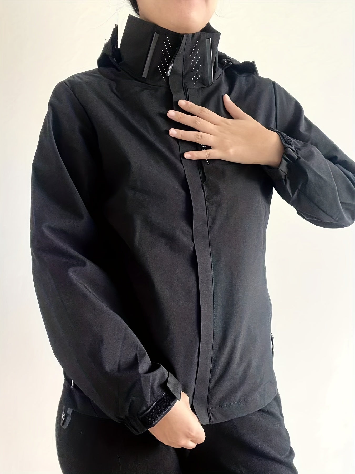 Hooded Waterproof Outdoor Jacket Long Sleeves with Zipper Pockets
