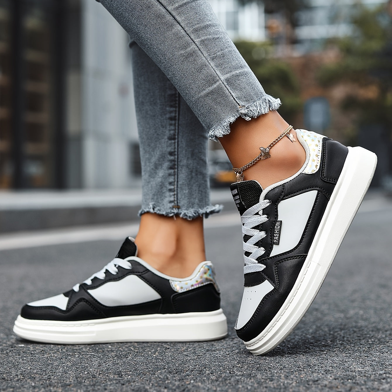 Thick Sole Lace-Up Skate Shoes Women's Sports Sneakers