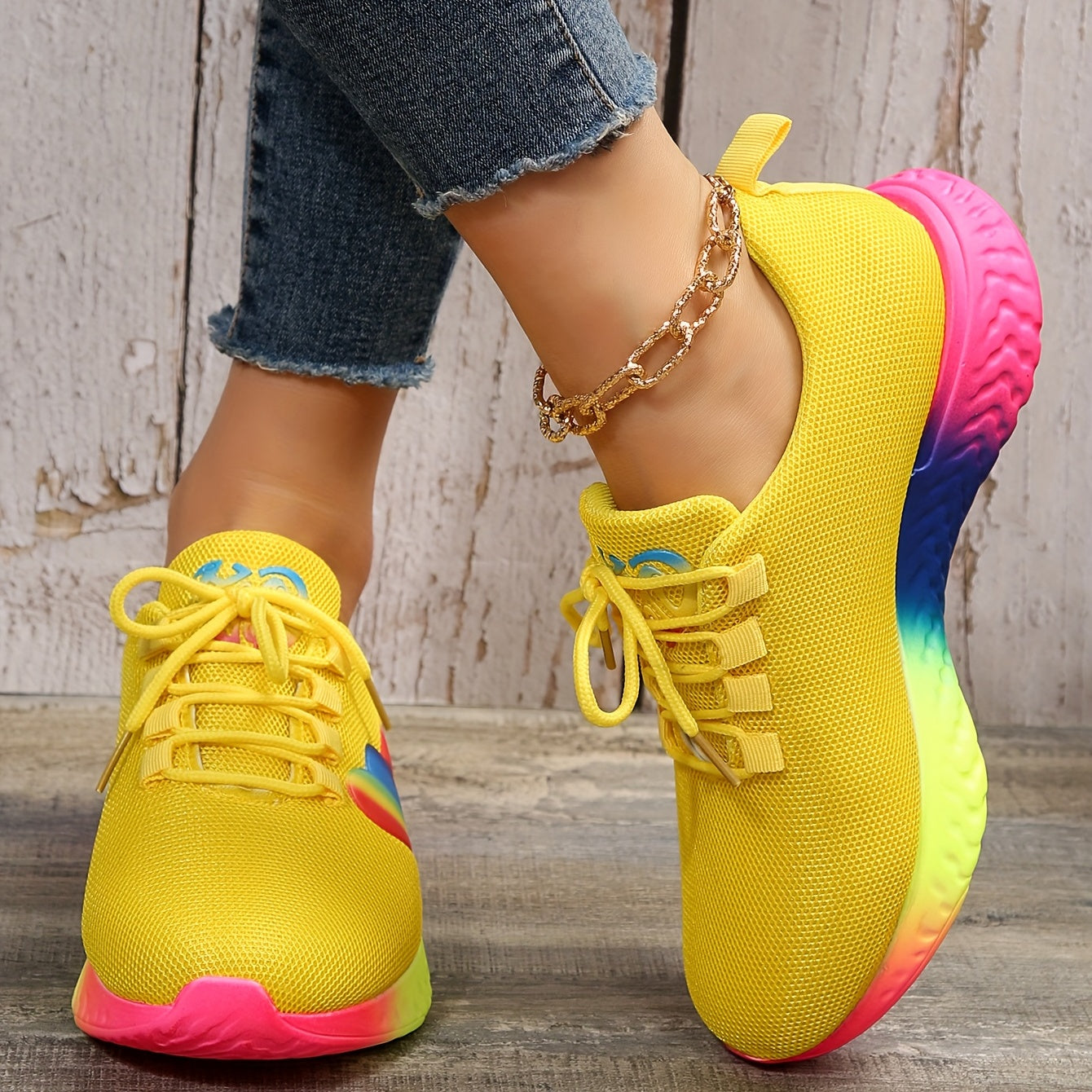 Women's Love Heart Decor Sneakers Lace Up Running Shoes