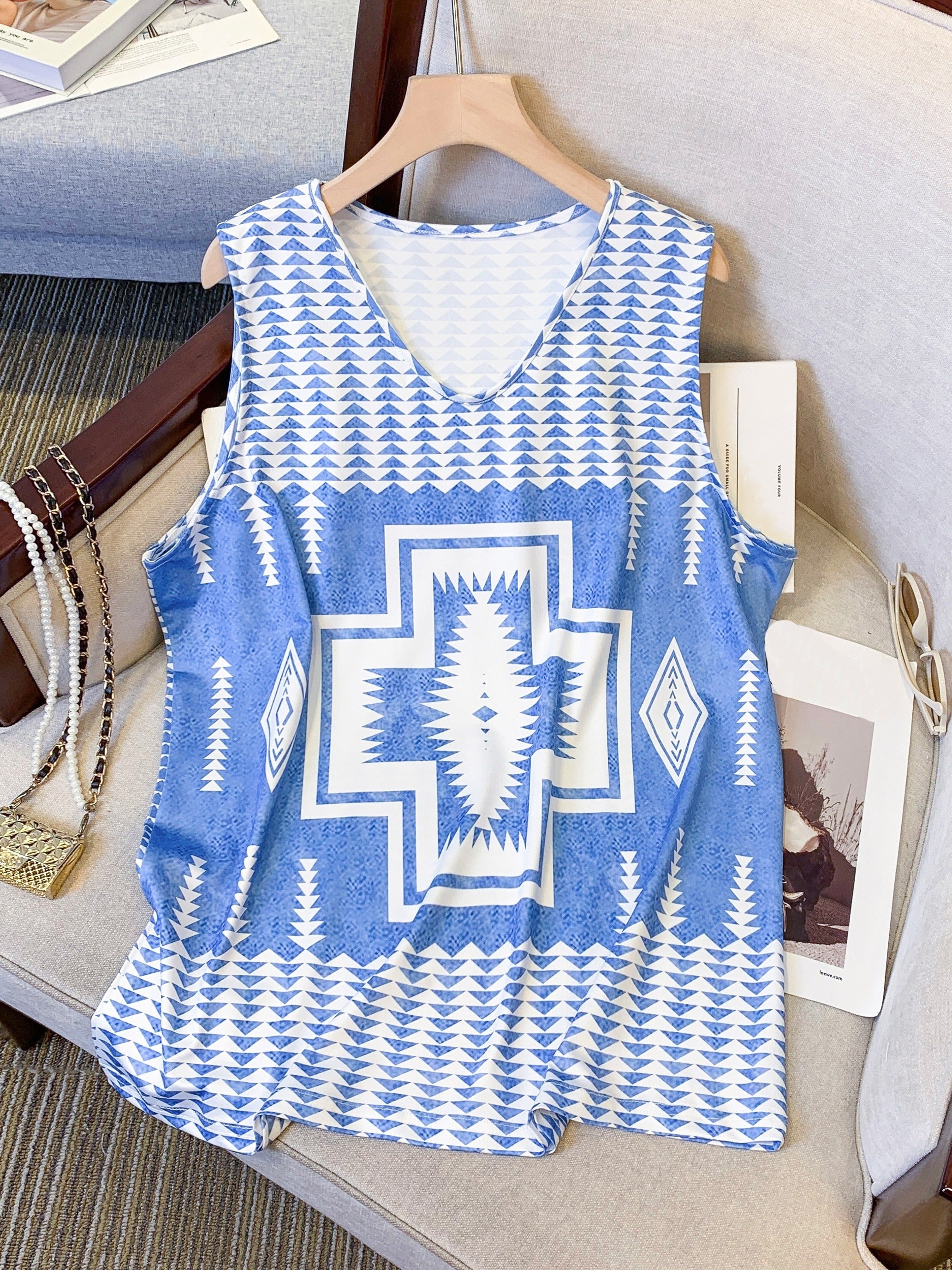 Plus Size Geometric Print V Neck Tank Top