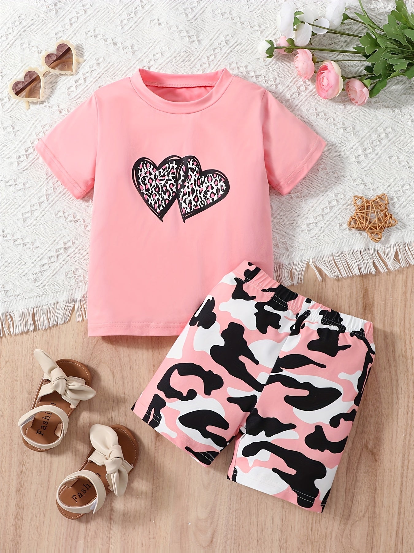 Girl's Leopard Heart T-shirt & Camo Shorts Set for Summer