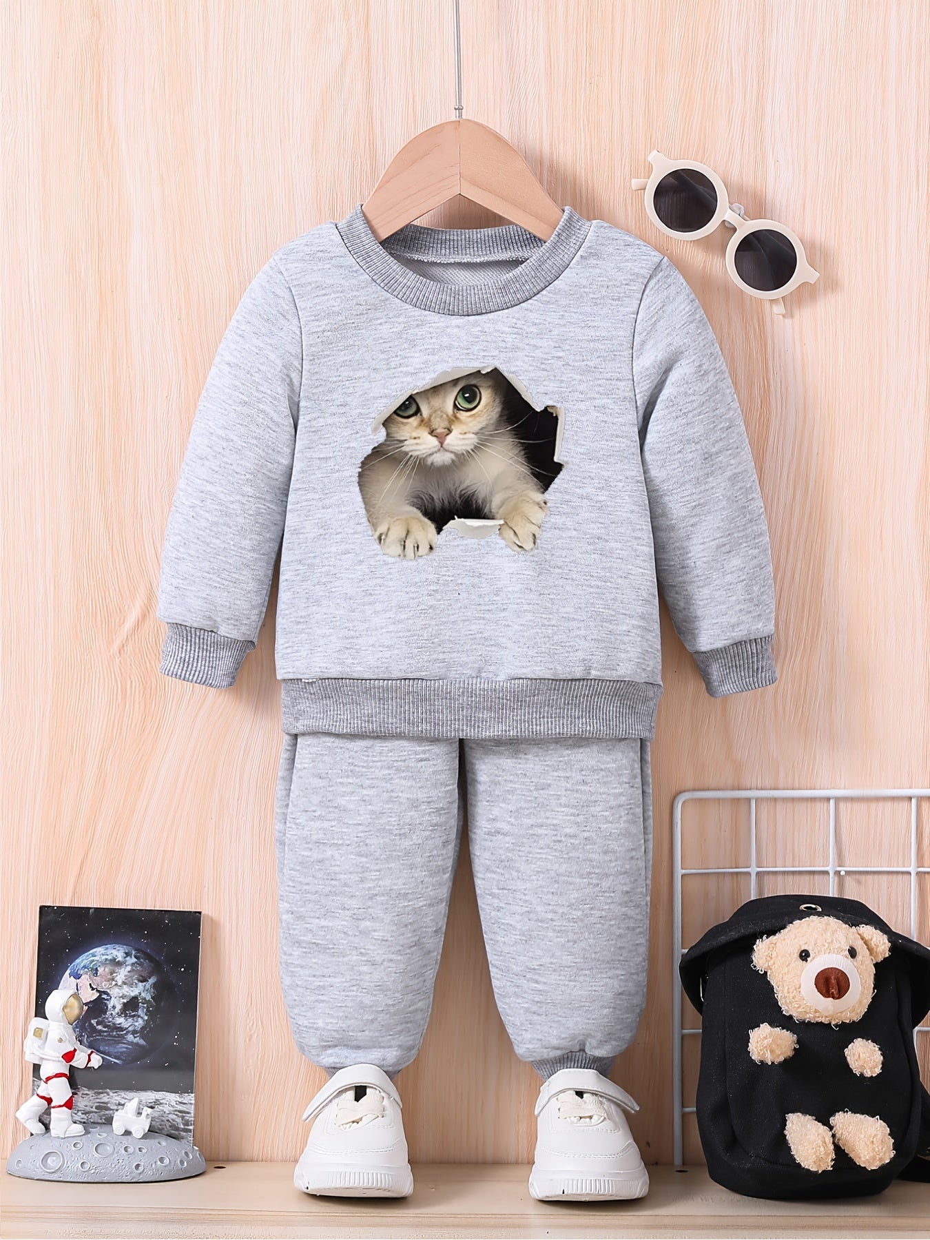 Kitten On Hole Baby Sweatshirt Trousers Set