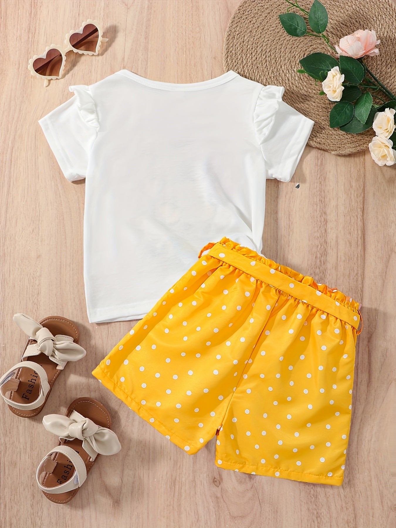 2pcs Girls Ruffle T Shirt & Polka Dot Belted Shorts Set