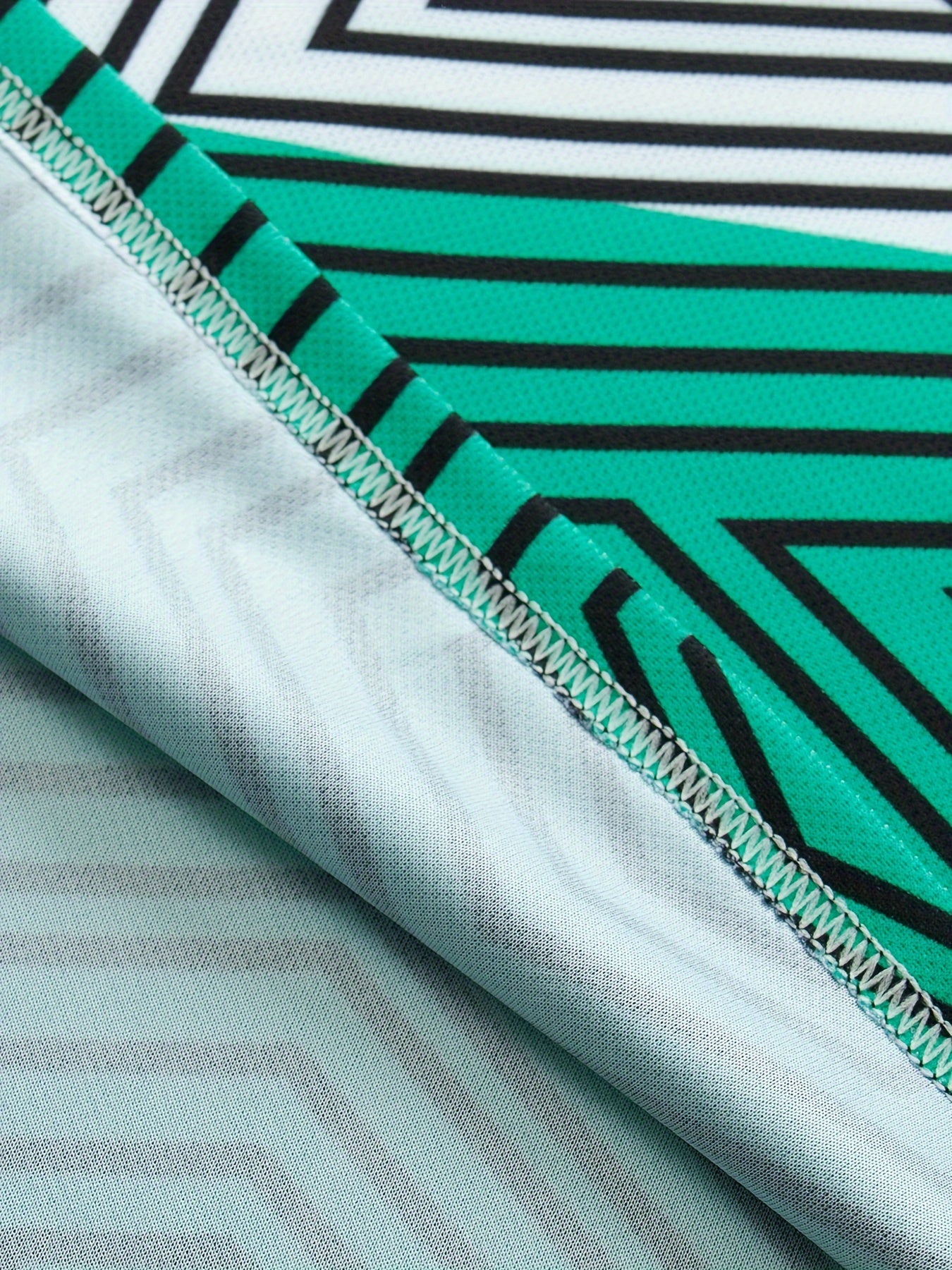 Men's Geometric Pattern V Neck Tee for Spring Fall