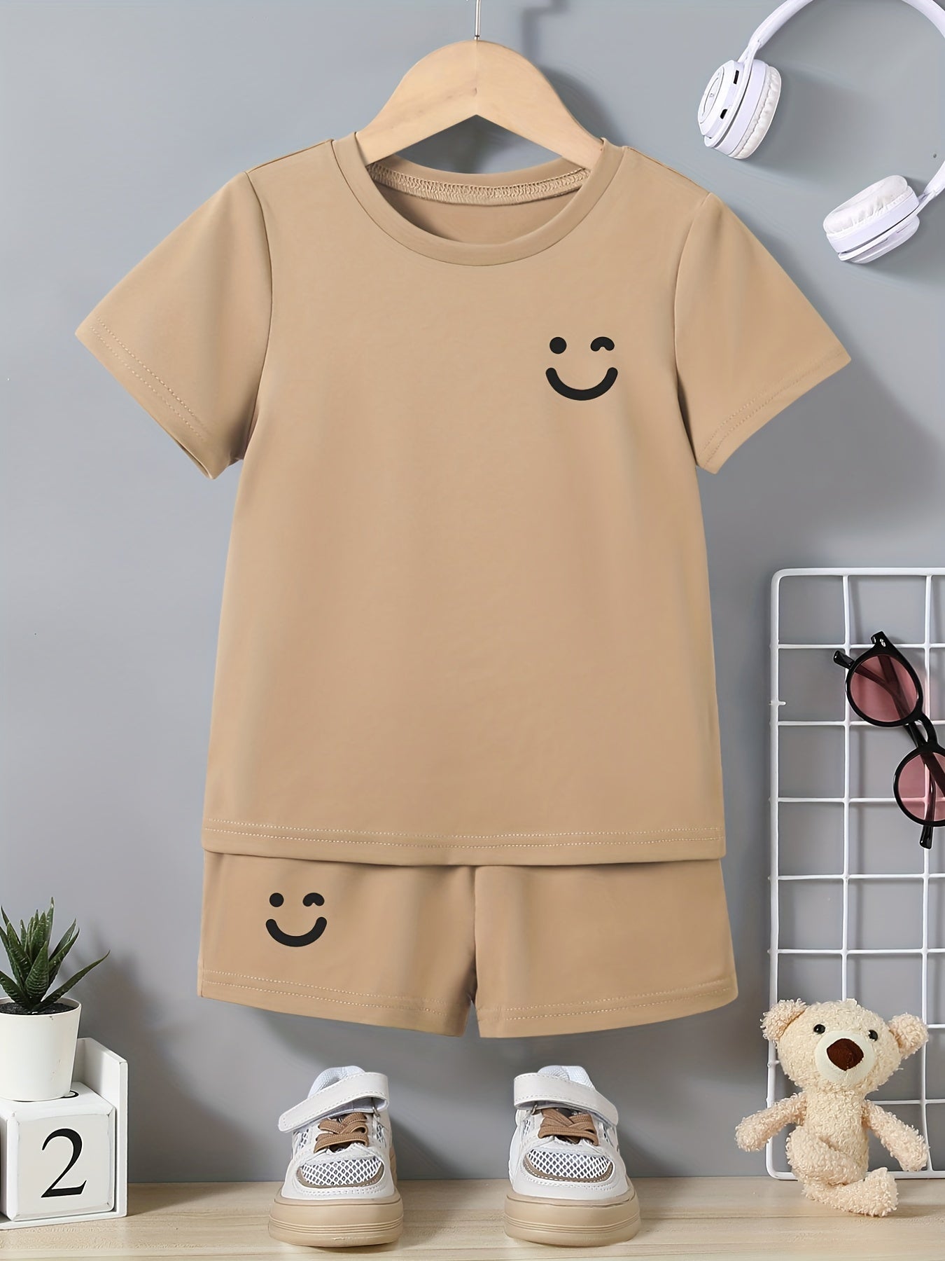 2pcs Boys Funny Face T-shirt & Shorts Set for Summer