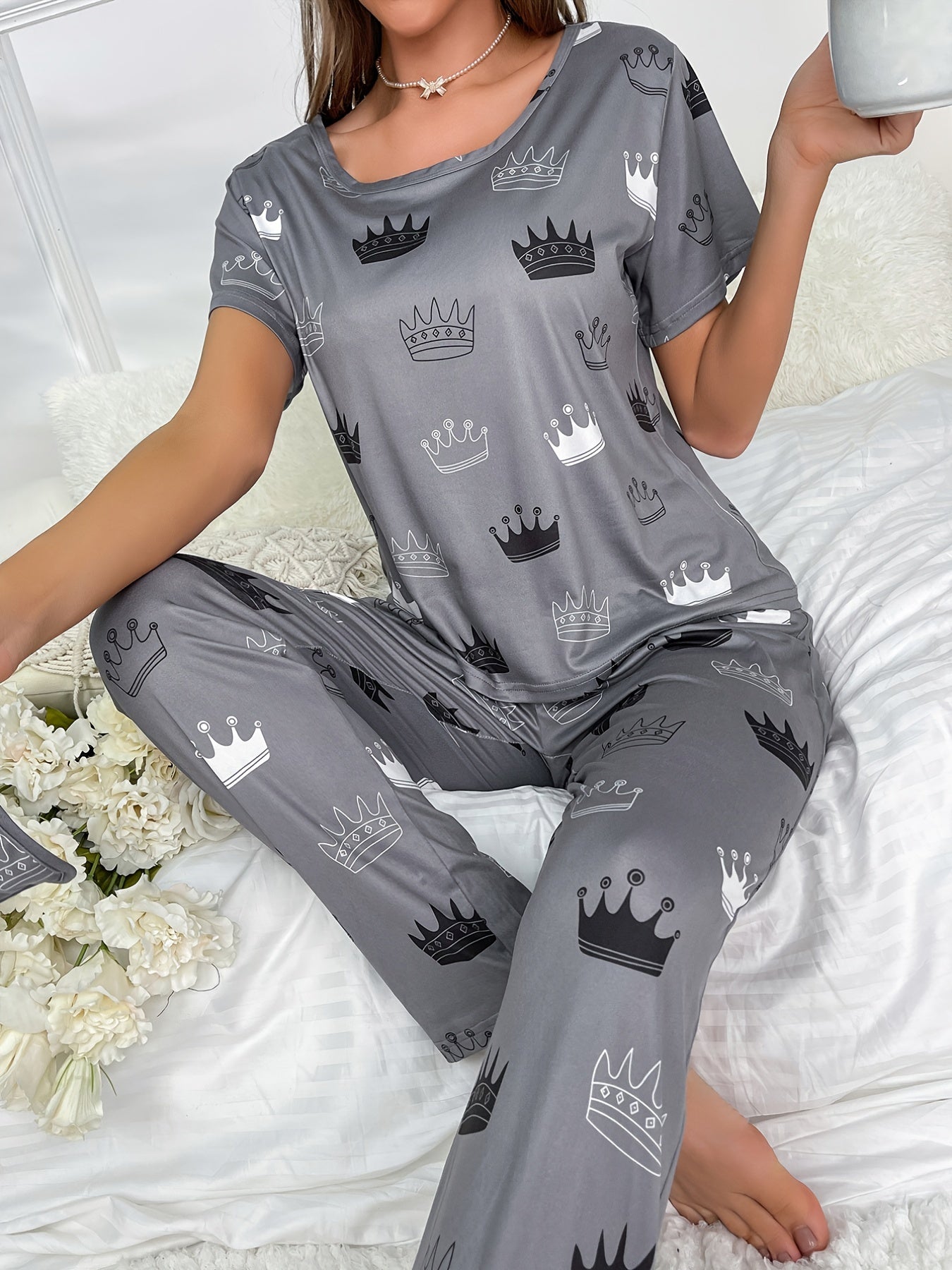 Crown Print Pajama Set Short Sleeve Crew Neck Top Elastic Waistband Pants