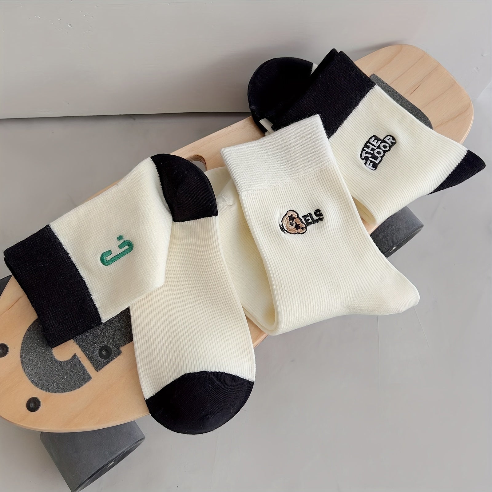5 Pairs Bear Pattern Socks for Women, Comfy & Mid Tube Stockings