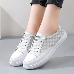 Women's Plaid Soft Sole Round Toe Board Shoes Lace up Casual Flat Walking Shoes
