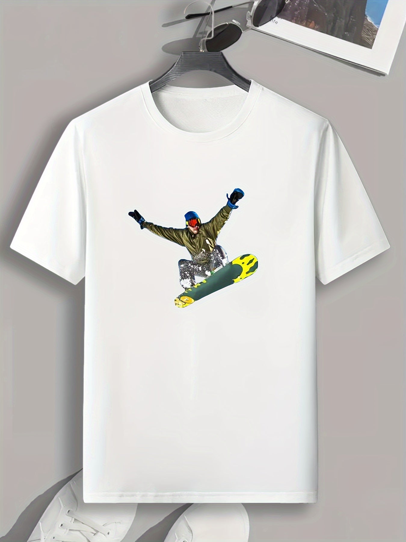 Skiing Pattern Print Men's Comfy Sports T-Shirt for Fitness Activities