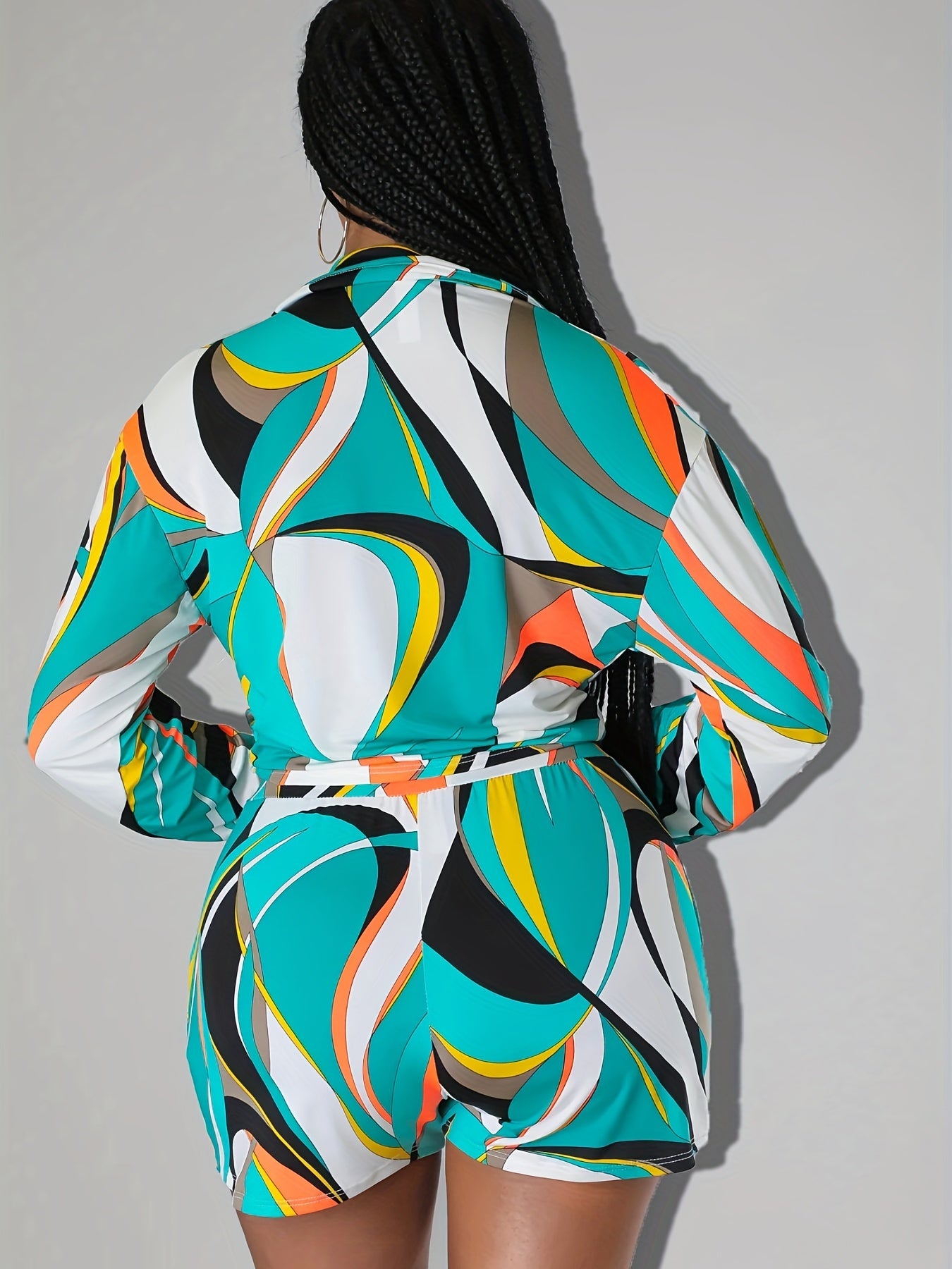 Geometric Print Twist Front Crop Top & Shorts Set