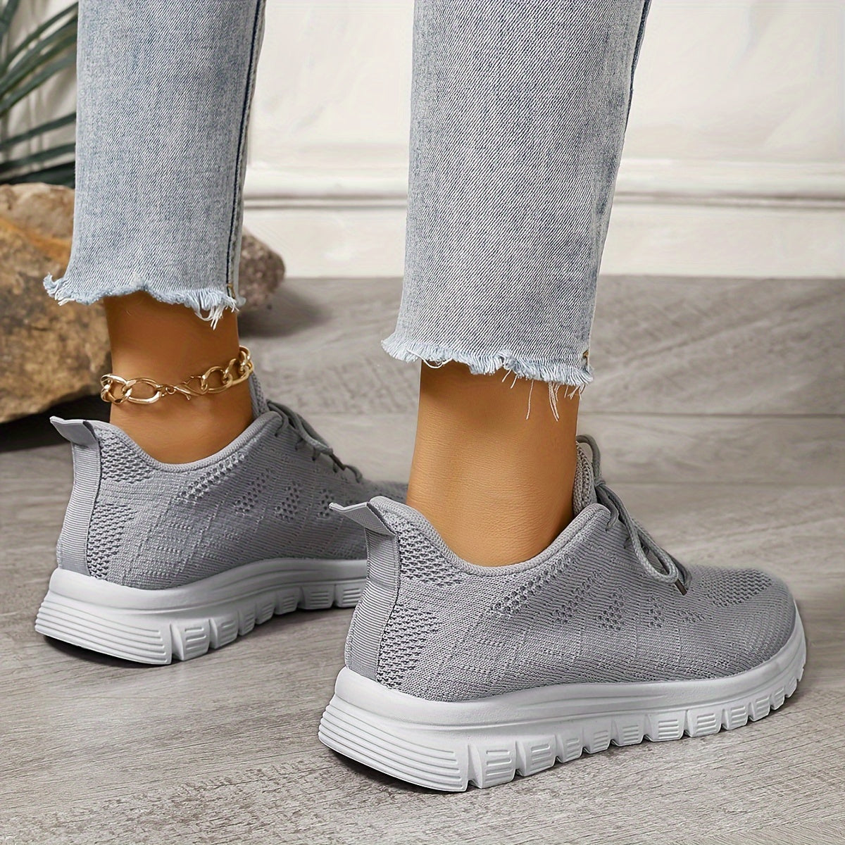 Solid Mesh Breathable Flying Woven Shoes Lightweight