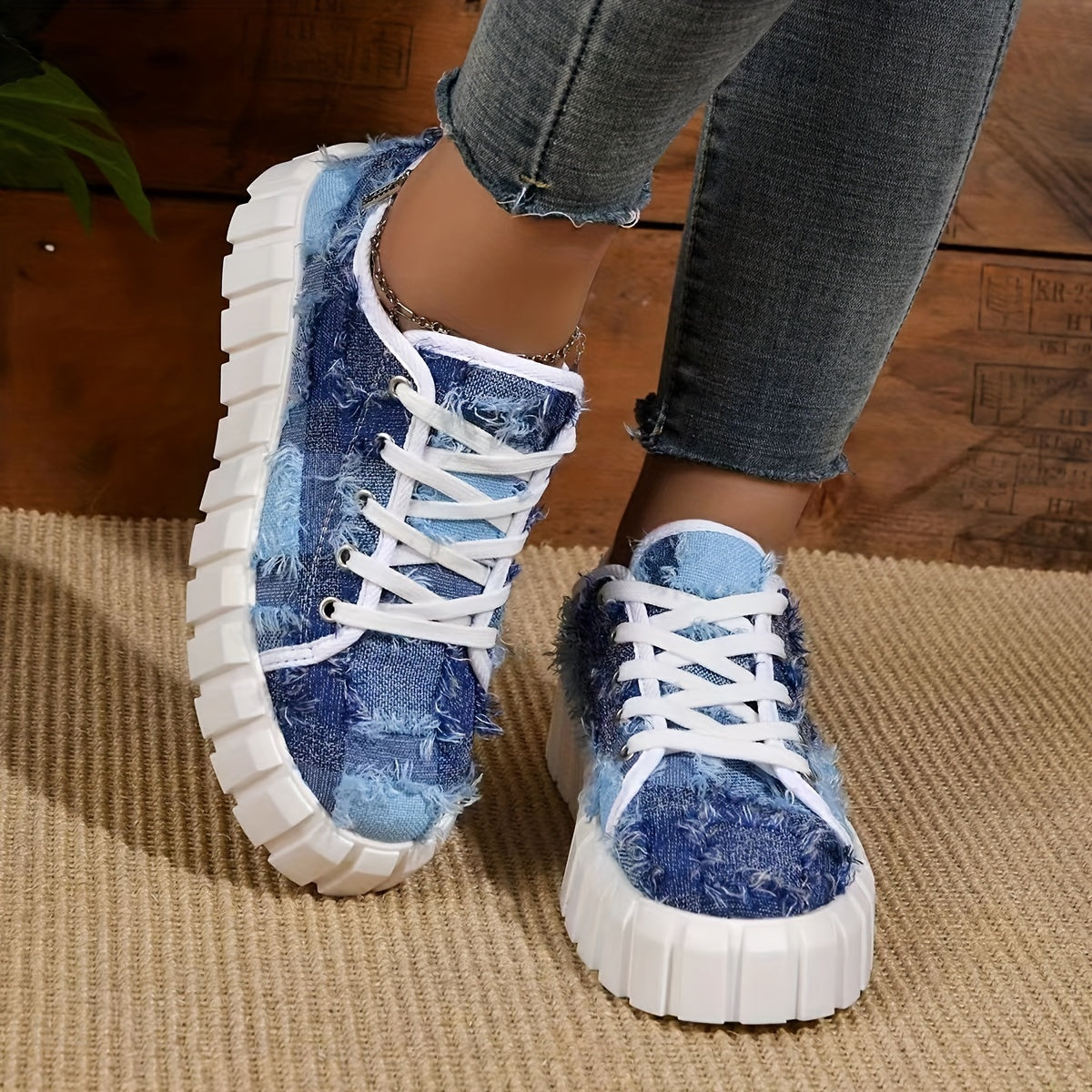 Women's Canvas Low Top Platform Sneakers Lace-Up Walking Shoes